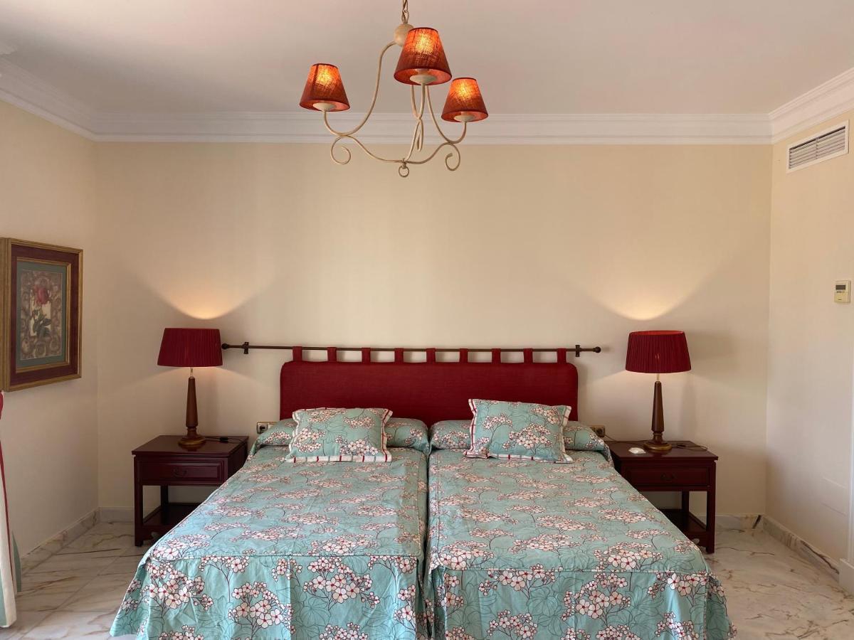 Apartamentos Villa Torreblanca ฟูเอนฮิโรลา ภายนอก รูปภาพ