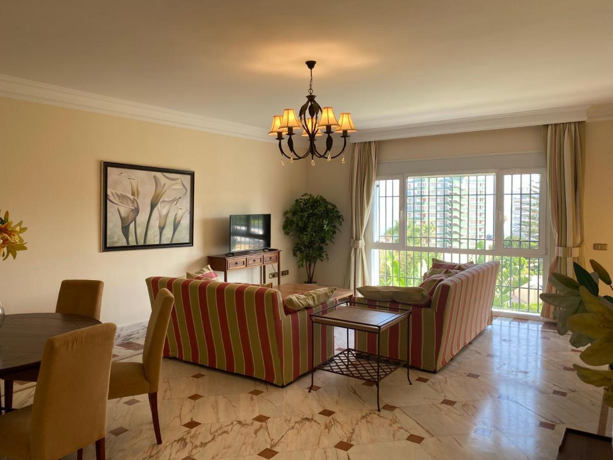 Apartamentos Villa Torreblanca ฟูเอนฮิโรลา ภายนอก รูปภาพ