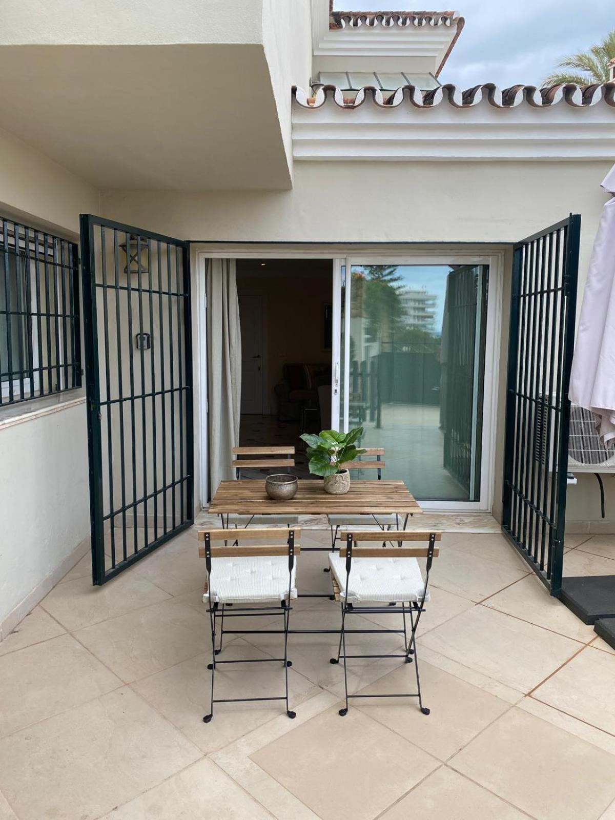 Apartamentos Villa Torreblanca ฟูเอนฮิโรลา ภายนอก รูปภาพ